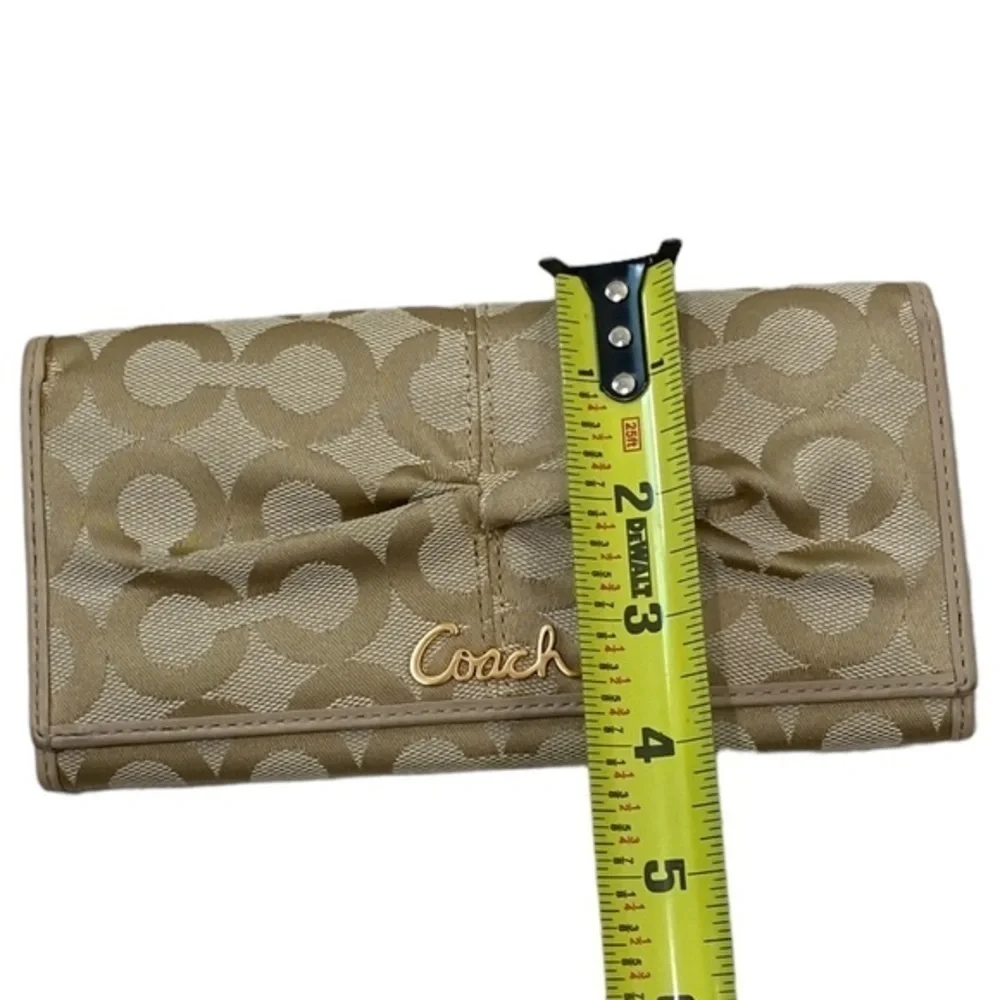 NWOT Creme and Gold Coach Wallet